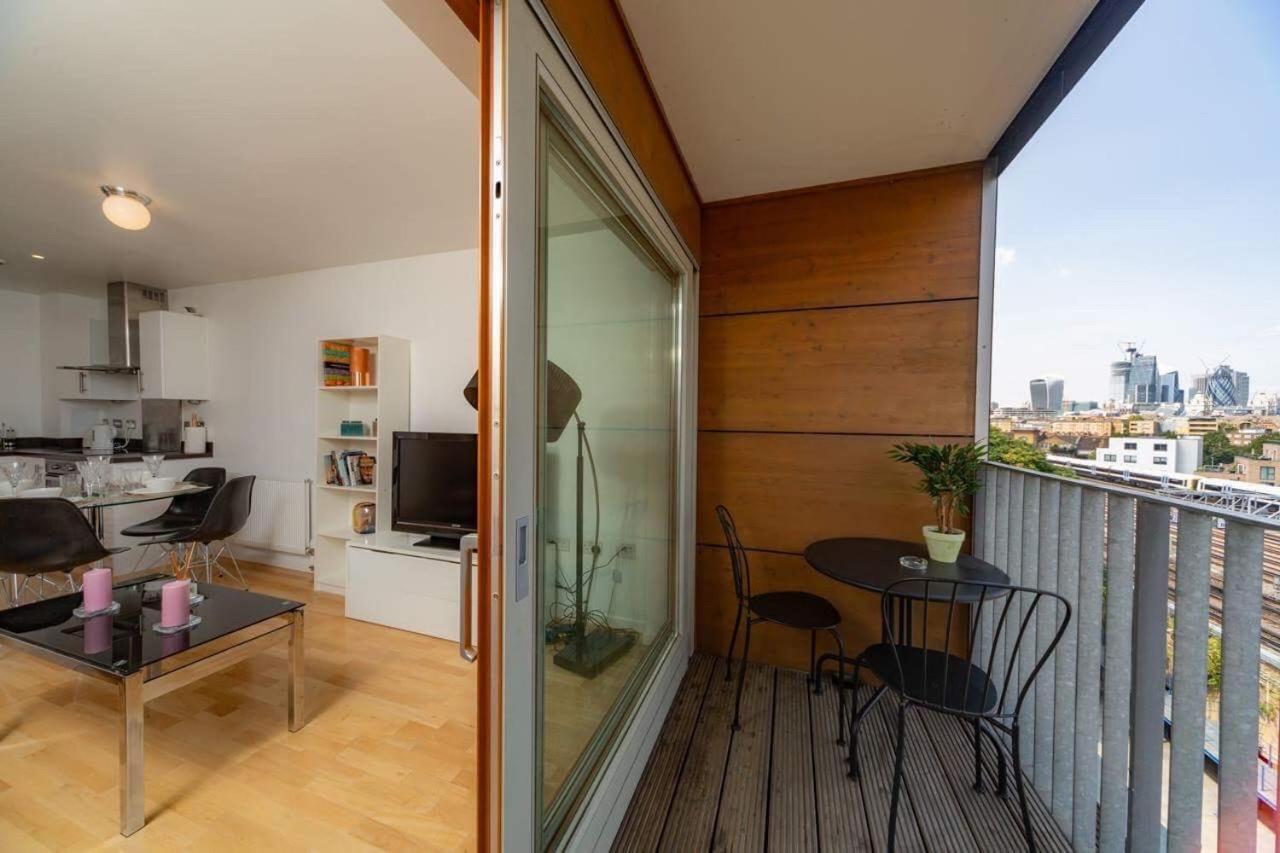 Room With Private Bathroom In A Modern Two Bedroom Two Bathroom Flat Londen Buitenkant foto